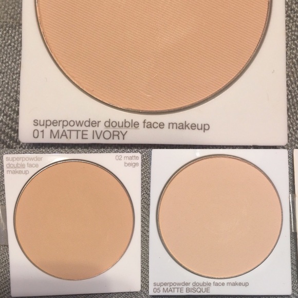 Clinique SuperPowder DoubleFace Powder Foundation - Picture 8 of 8